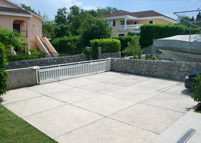 With Parking Space Vantacici, Krk - 5566 * מאלינסקה
