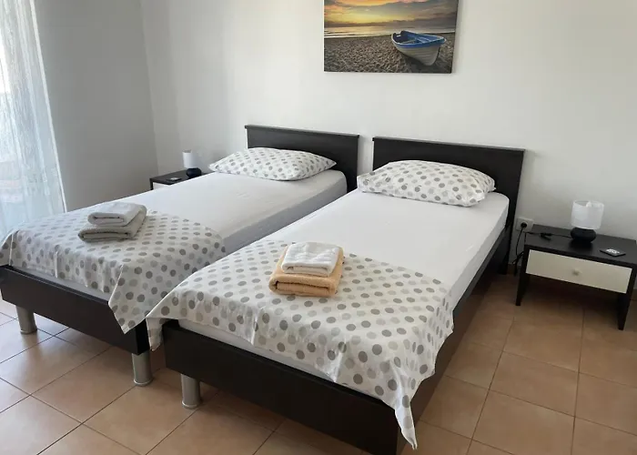 With Parking Space Vantacici, Krk - 5566 דירה