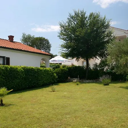 Apartments With A Parking Space Vantacici, Krk - 5566 * Malinska