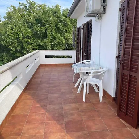 Apartments With Parking Space Vantacici, Krk - 5566 Apartment *